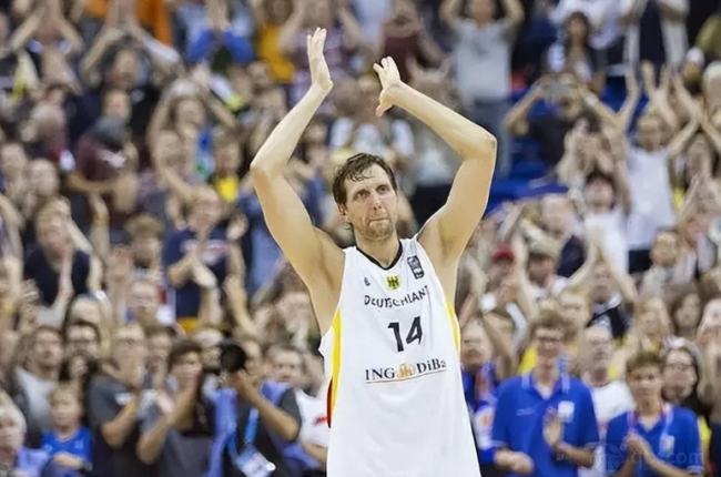 首战的表现 首战的表现