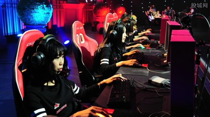 邓恩在接受 邓恩在接受