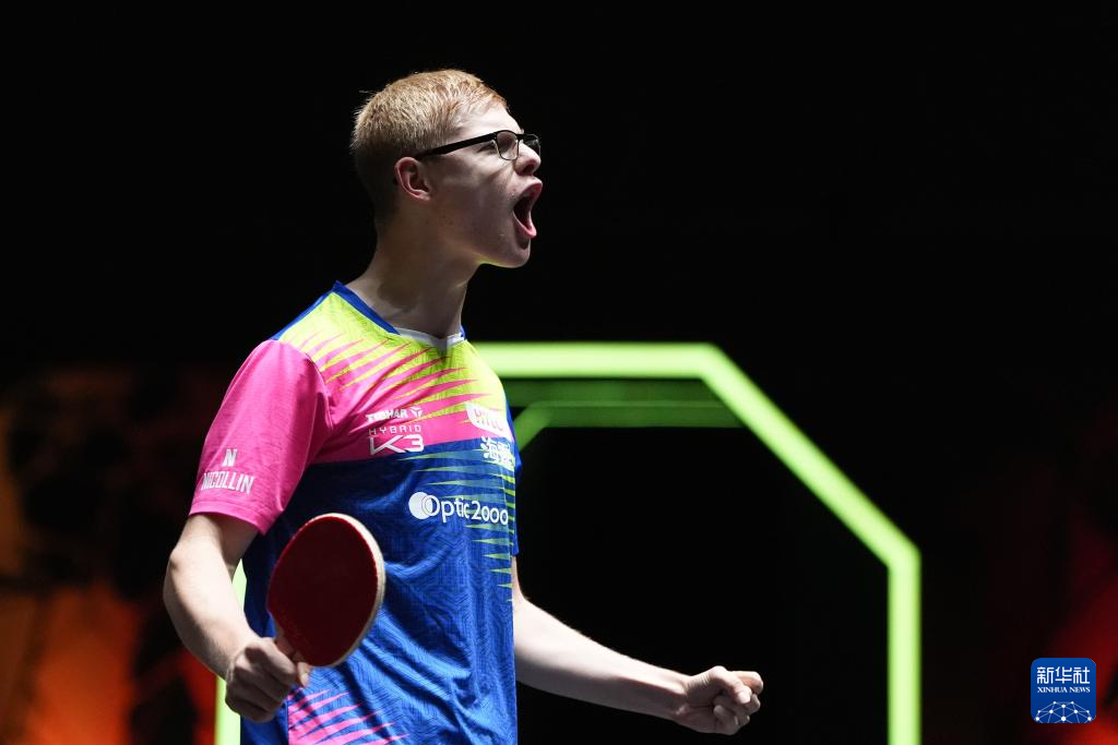 凡尔赛！姚明被小球员问打替补怎么办，微微一笑：替补没打过！